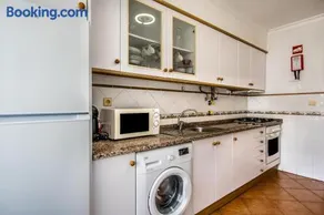 Voll ausgestattetes Apartment mit Garten und Pool | Stadtblick | Haustiere erlaubt - Image 3