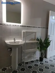Blacklion prime location apartment - Image 4