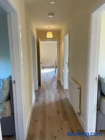 Weston pools Lodge with 6 Bedrooms - Image 3
