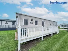 Lovely Caravan With Side Decking At Broadland Sands Park, Suffolk Ref 20204Bs - Image 1