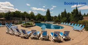 Spa Pool & Sauna - Laurentides Serenity - Image 2