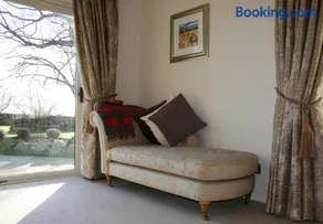 Broomfields Country House - Image 2