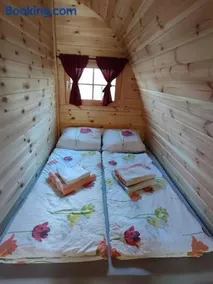 Minihotel "Hobbit Town" am See an der Mecklenburger Seenplatte, Schlaffass - Image 1