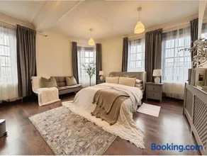 The Stage Door - 3BR in Central Tunbridge Wells - Sleeps up to 7 People - Image 2