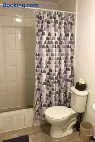Habitación con baño privado independiente - Image 4