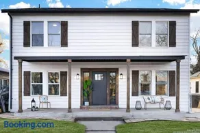 Gorgeous 6BR Sleeps 18 w Hot Tub - Image 4