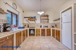 Stunning 2BR Villa with Pool - Image 4