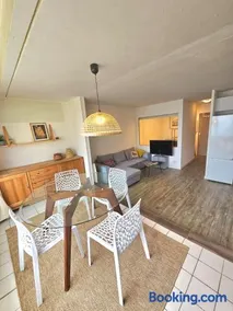 Canet Beach Sea View Apartment with Pool - Image 4
