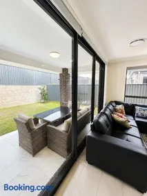 4 Bedrooms Home - Image 1