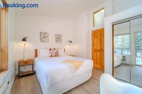 2BR 2BA Newly Renovated Harvie Heights Townhouse retreat - Image 3