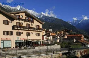 Euro Hotel - Image 2
