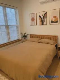 Beautiful Apartment shared with the Host in the Heart of Bushwick - Image 2