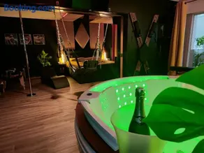 La loveroom bdsm de Nice " la chambre luxe des désirs " - Image 1
