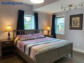 Relaxing Lakeview 2 bedroom entire suite - Image 4