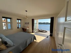 Apartment overlooking Skanderborg Lake with 8 beds - Image 4