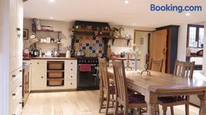 Idyllic Dorset Cottage Surrounded by Fields in the Heart of the Countryside - sleeps 7 - Image 4