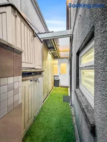 Stylish Studio Suite W Vip Lounge Access-maerdy - Image 4