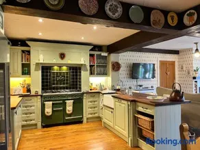 Countryside Farmhouse - Glasgow - Sleeps 6 - Image 3