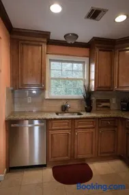 Family 3-bedroom home (2nd floor near EWR/Outlet) - Image 5