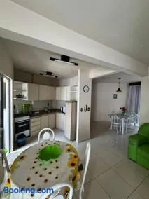 Apto na avenida de PIRATUBA, próximo ao balneário - Image 3