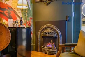The Gaslamp Bed and Breakfast - Image 3