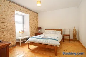 Deluxe Apartment - Image 3
