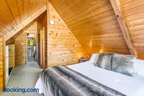 Riverfront Cabin Hot Tub Dogs OK Near Mt Rainier - Image 5