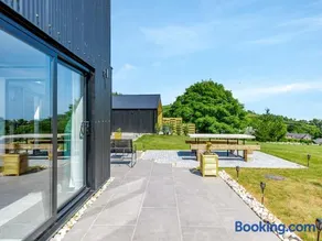 The Black Barn - Image 5