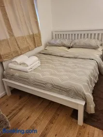 Homely Space in Havering, Essex - Image 1