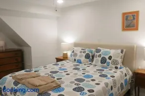 Contemporary 3 Bedroom Apt with Sauna in Woods - Image 4