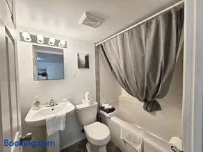 Modern 1BR at Downtown - Image 4