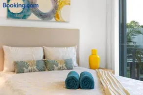 Spacious and Stylish 3BR Apartment in West End - Image 1