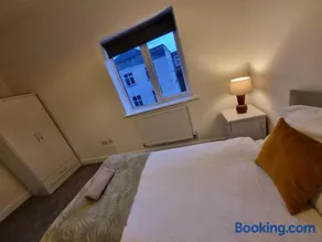 Comfortable 2-Bedroom Barwell Home A with Free Parking - Image 3