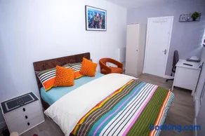 Modern Serenity 1 Bedroom Stay - Image 2
