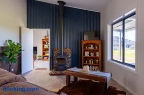 Honeybreeze - Scenic riverfront country farm - Image 5