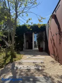 Cozy Garden Studio with Private Entrance - Image 2