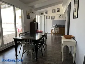 Grand appartement avec terrasse et piscine privée - Image 2