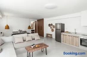 Pebble, an Idyllic Seaside Suite - Image 3
