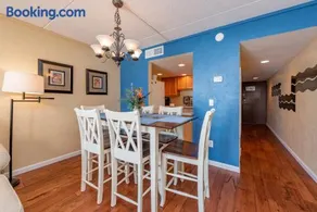 505F - Lakefront 3 Level Condo with 3 Bedrooms, 2 Baths - Image 4