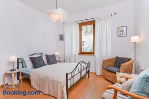 Shik & Chic One Bedroom Central Apartment Graf Ignatiev x Shishman Corner by Flat Mаnager - Image 1