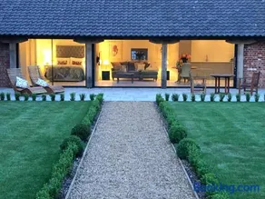 Private and Romantic Garden House - Image 5