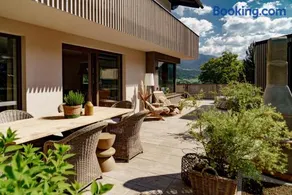 CHILL HOUSE - Image 1