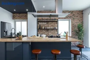 Extra spacious Apartment 5 min walk to Sea & Tram - Image 5