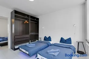 Moderne & Rustikale Wohnung I kostenlose Parkplätze in der Nähe I Zentral I Nähe Köln Messe Deutz I Top Anbindung - Image 2