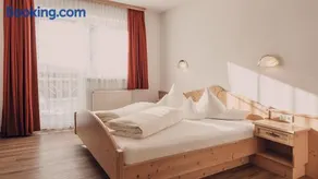 Triple room, shower, toilet - Image 3
