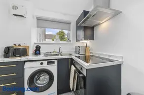 1-Bed Home in Lanarkshire with Free Parking - Long Stays Available - Image 3