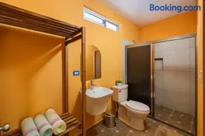 Yaxche Centro Hostal y Camping - Image 3