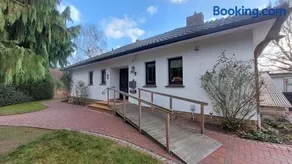 Großer Bungalow mit eigenem See und Insel - Image 1