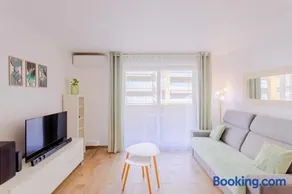 Modern and peaceful flat with terrace and parking - Image 2