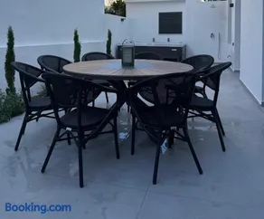 RO - Refined Relaxation, Private Courtyard and Jacuzzi - Image 3